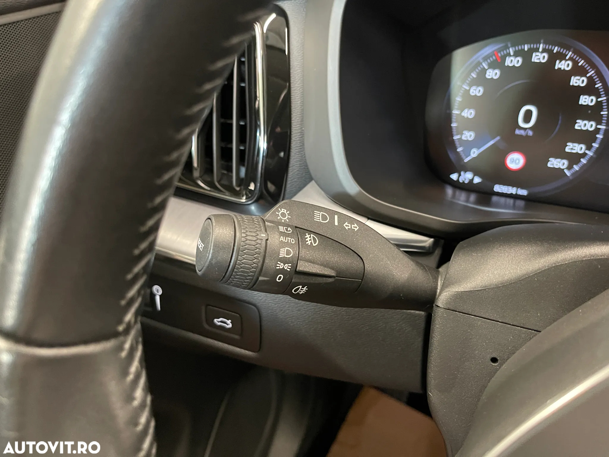Volvo XC 60 B4 D AWD Geartronic Momentum - 24