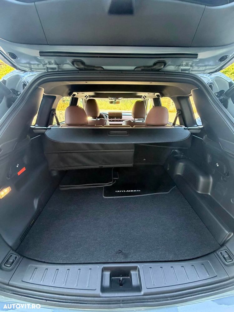 Mitsubishi Outlander 2.4 L 4X4 PHEV Instyle Ultimate - 15
