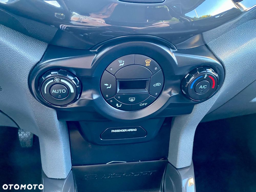 Ford EcoSport 1.5 Ti-VCT TITANIUM - 17