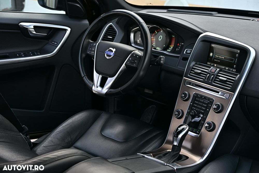 Volvo XC 60 D5 AWD Geartronic Summum - 13