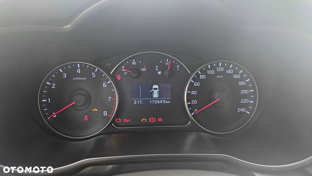Kia Carens - 8