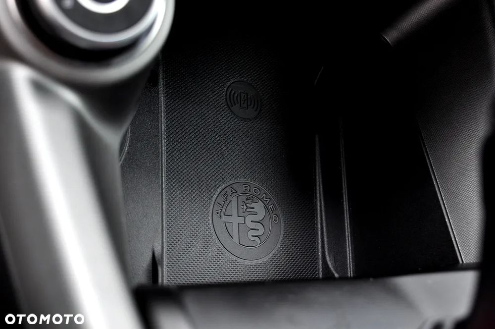 Alfa Romeo Tonale 1.5 T4 GSE mHEV TI DCT - 30