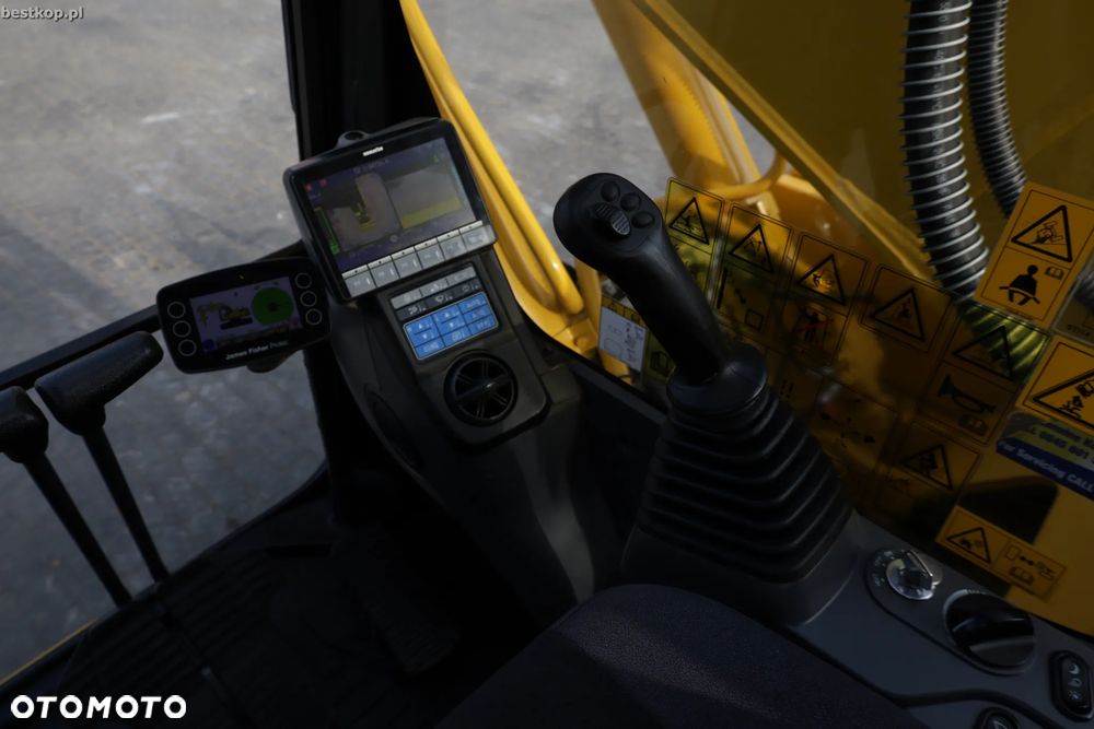 Komatsu PC210LC-11 - 24