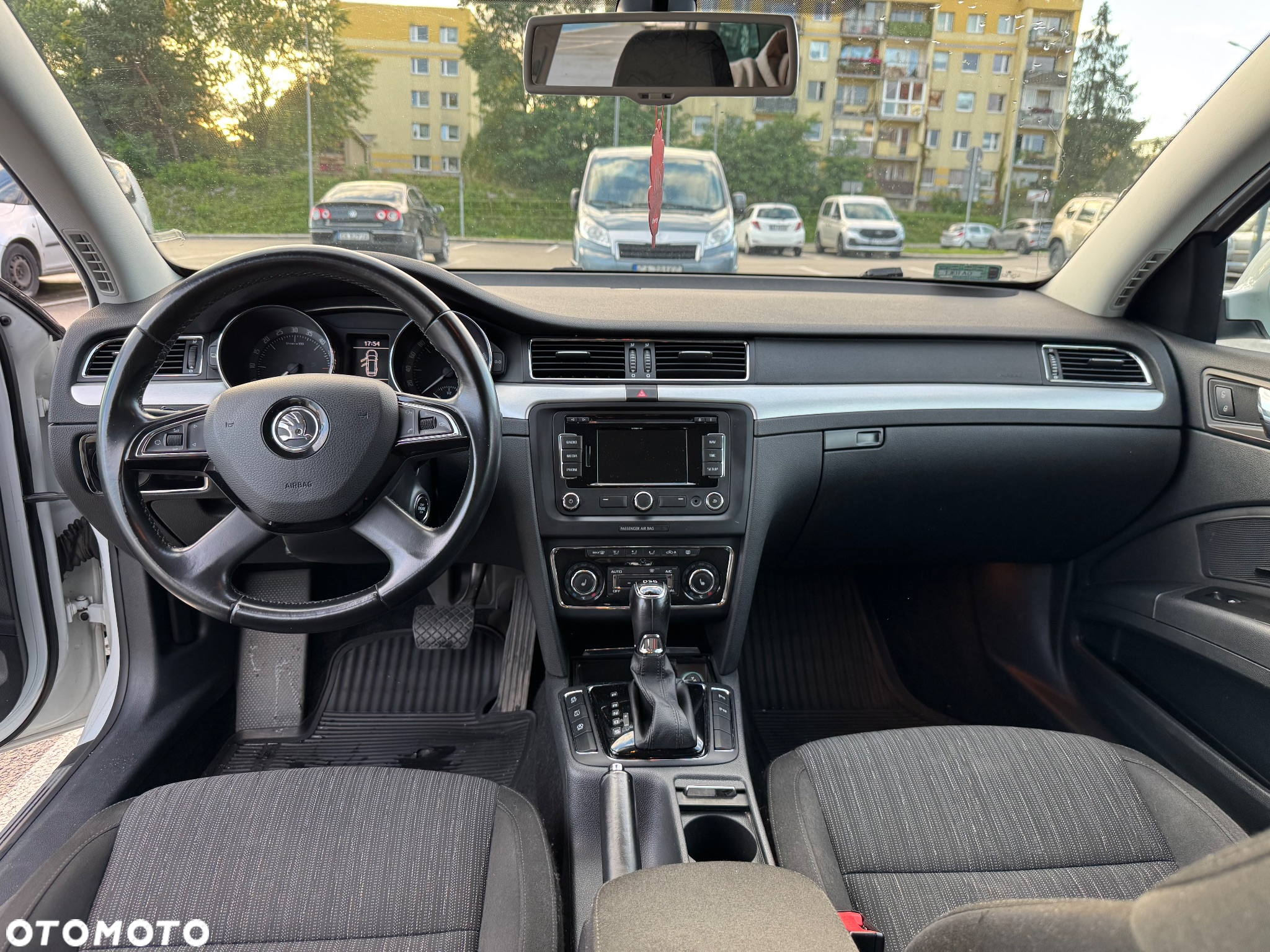 Skoda Superb 2.0 TDI Elegance DSG - 10