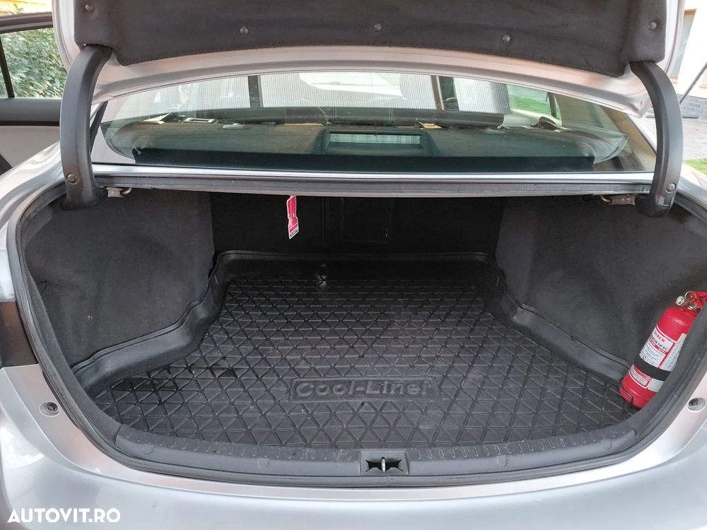 Toyota Avensis 2.0 D-4D Elegance - 8