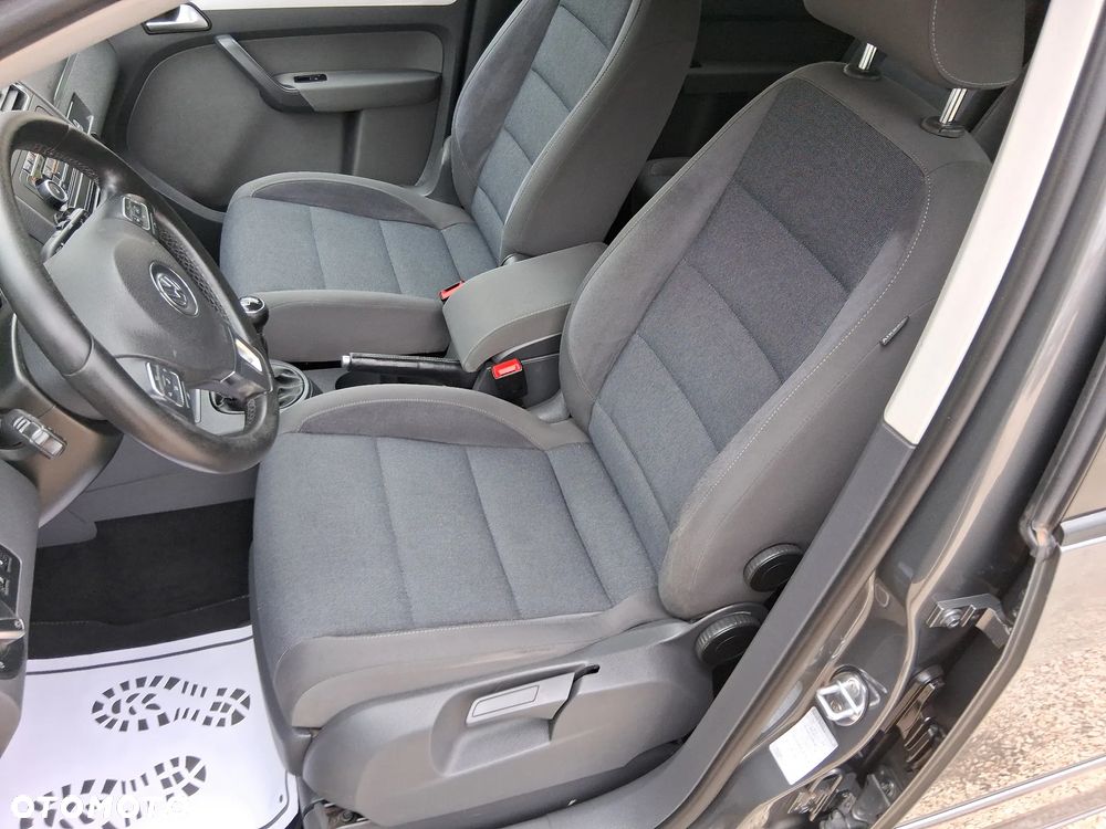 Volkswagen Touran 2.0 TDI DPF BlueMotion Technology STYLE - 8