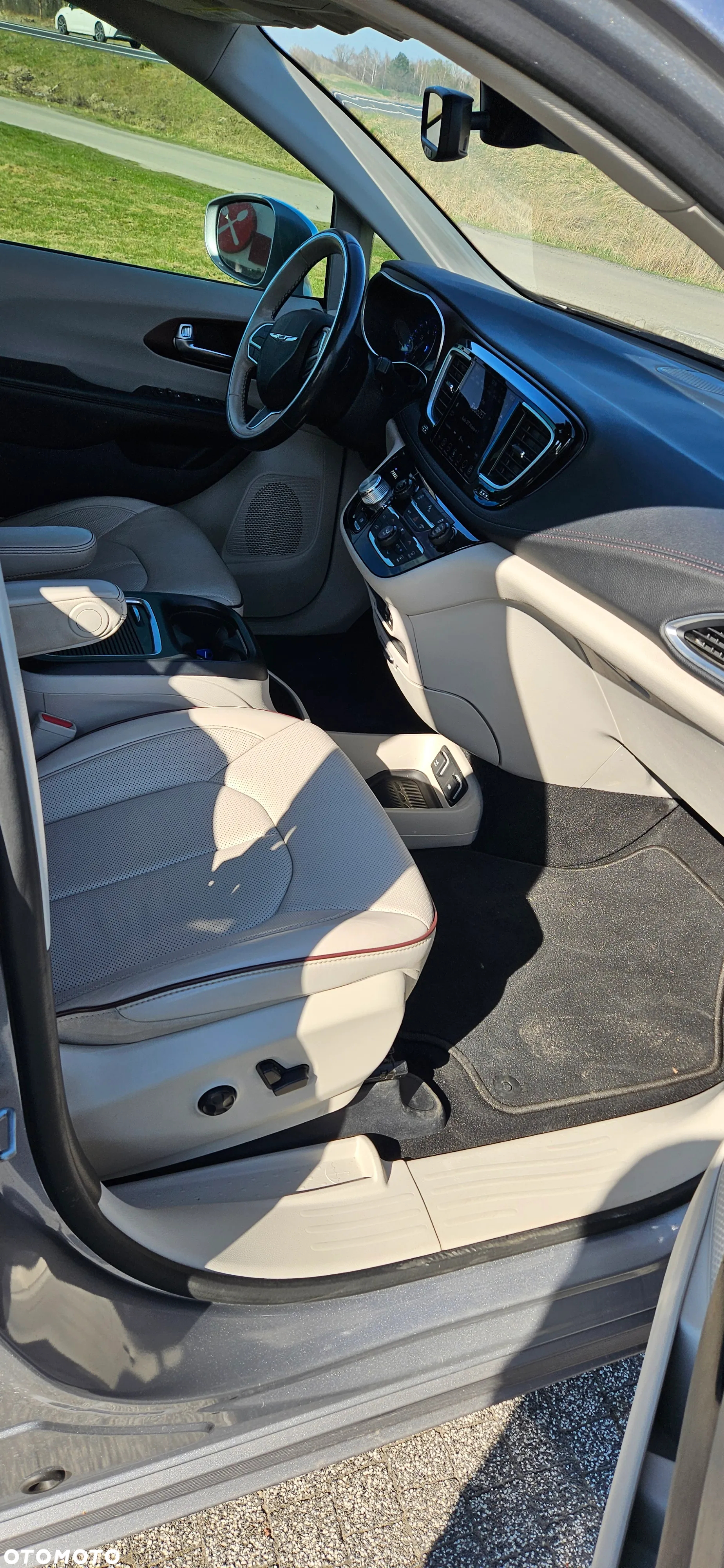 Chrysler Pacifica - 9