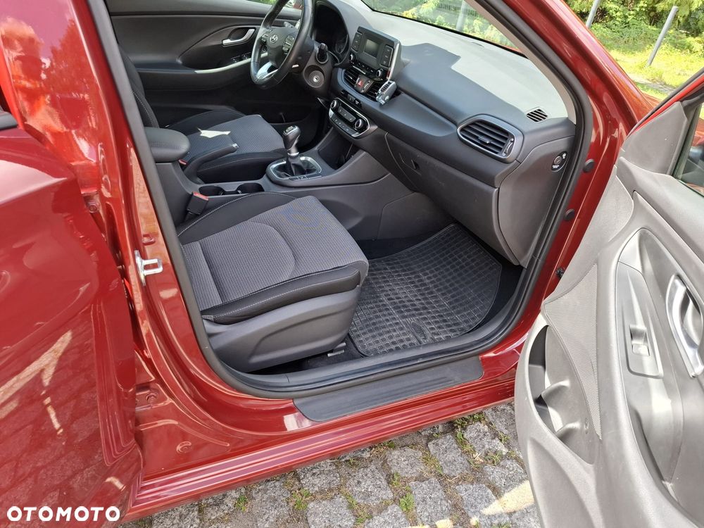 Hyundai i30 1.5 DPI Classic + - 9