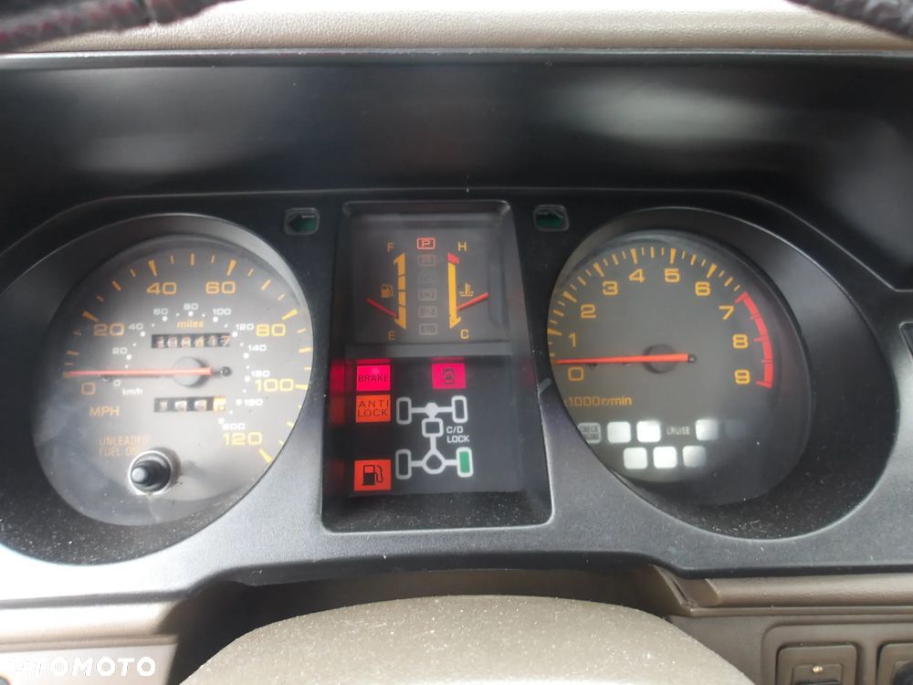 Mitsubishi Pajero - 18
