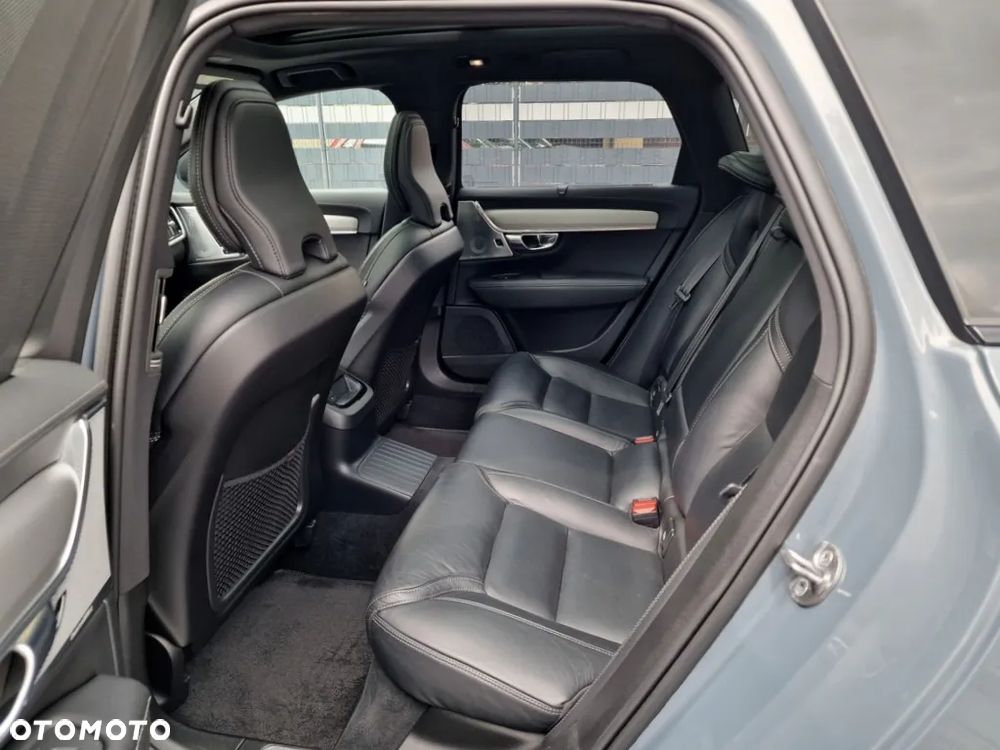 Volvo V90 T8 AWD Plug-In Hybrid R-Design - 22