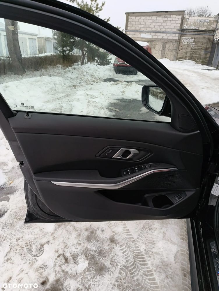 BMW Seria 3 320i Sport Line sport - 14