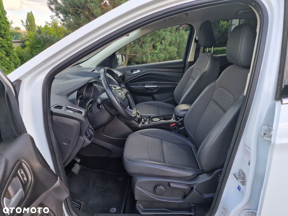 Ford Kuga 2.0 TDCi 2x4 Titanium - 22