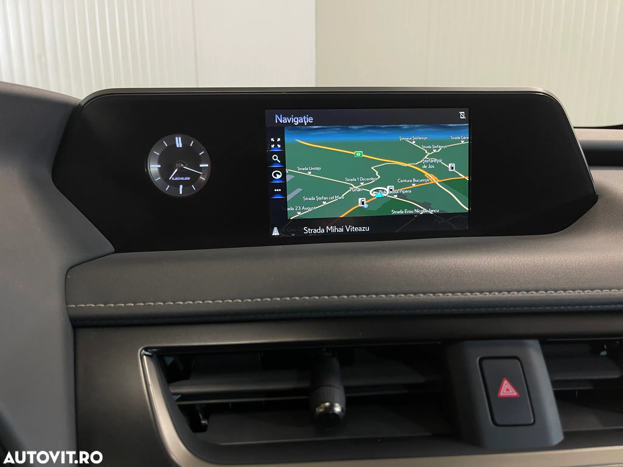 Lexus UX 250h 2.0L HEV 20H- (178 HP) 4X4 CVT Executive - 14