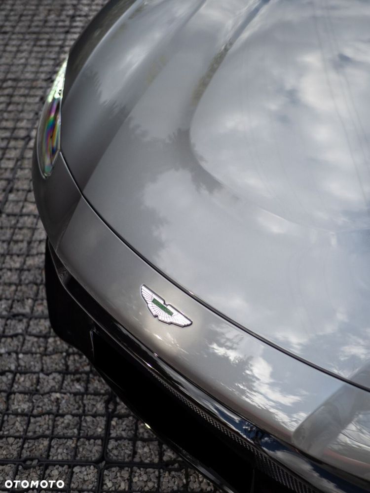 Aston Martin V8 Vantage - 10