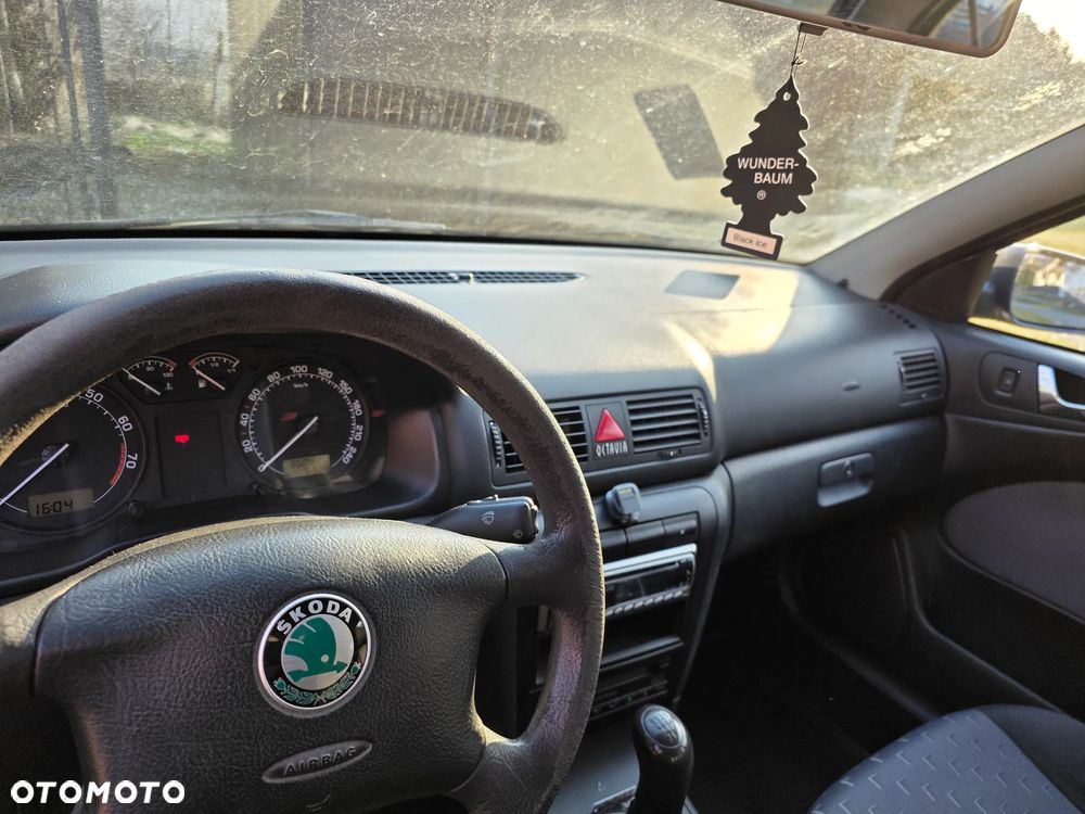 Skoda Octavia 1.6 Tour - 8