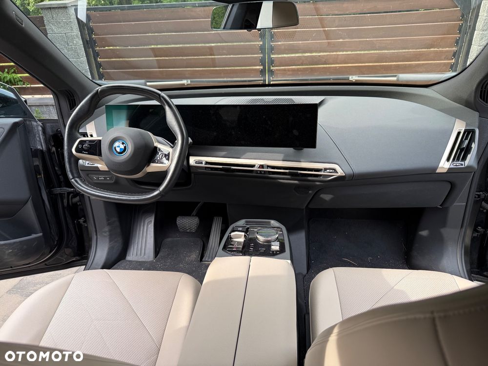 BMW iX - 10
