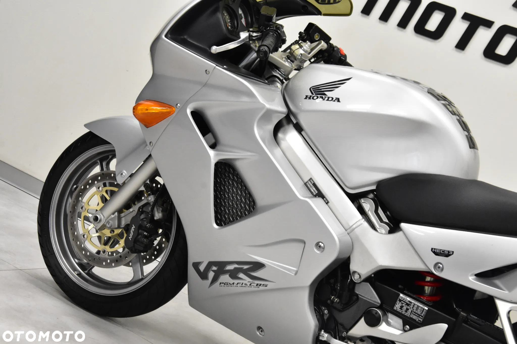 Honda VFR - 16
