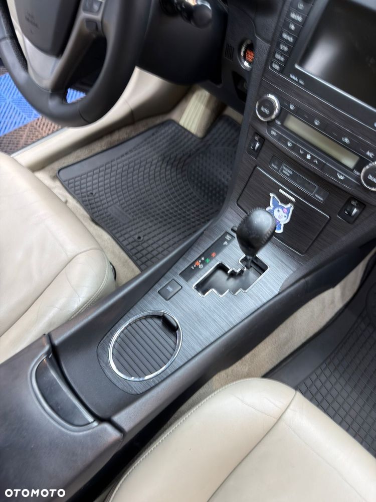 Toyota Avensis - 5