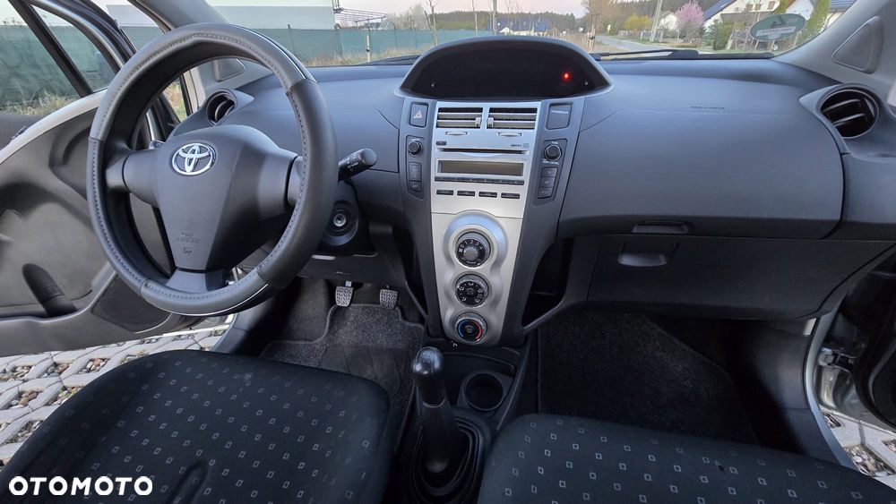 Toyota Yaris 1.0 VVT-i - 17