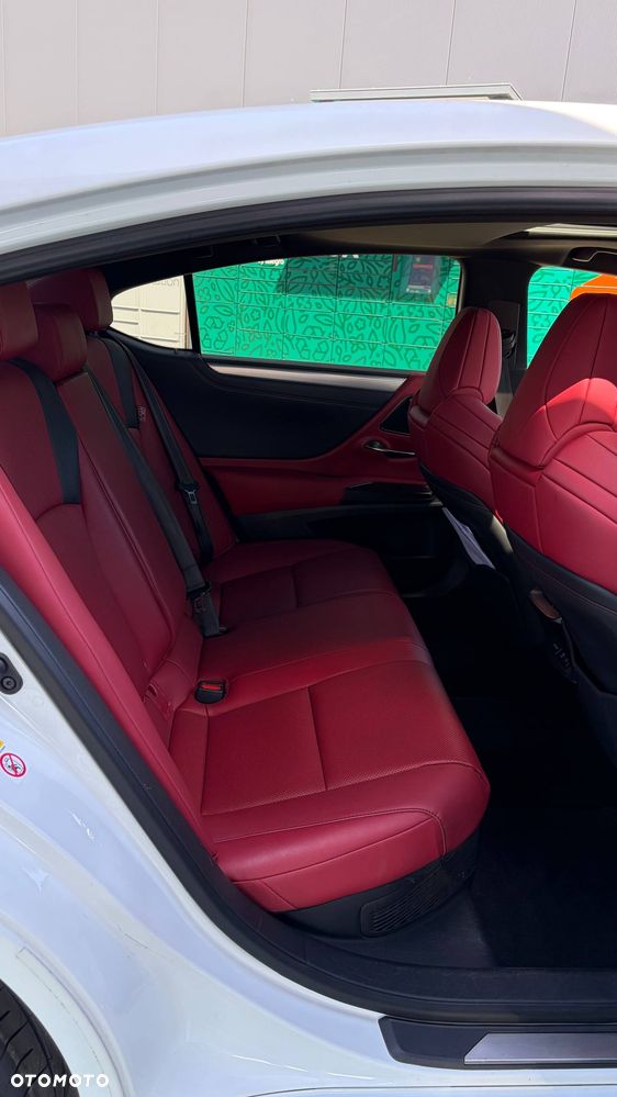 Lexus ES 300h F Sport Edition - 8