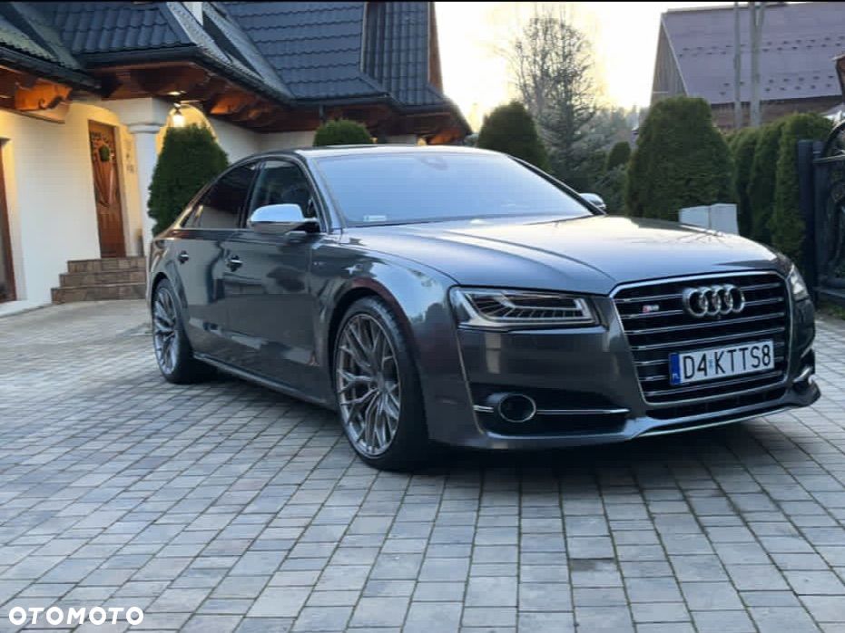 Audi S8 - 1