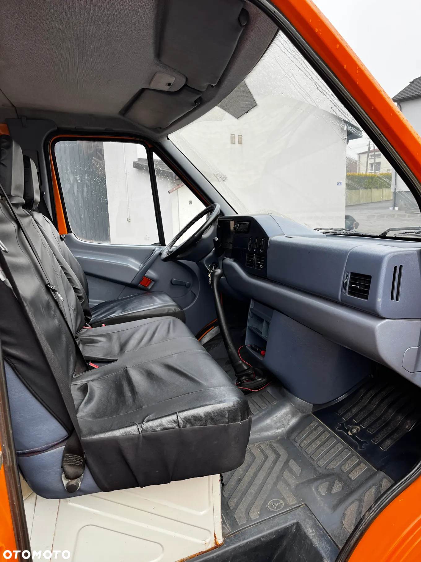 Mercedes-Benz 208 - 9