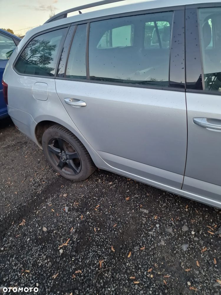 Drzwi prawy tył skoda octavia III kombi lift  w kolorze LA7W - 1