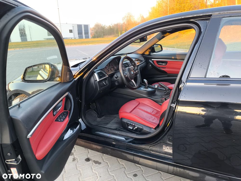 BMW Seria 3 330i xDrive Edition M Sport Shadow - 17