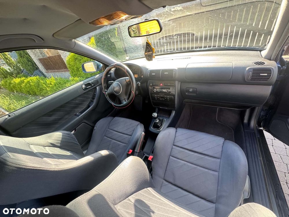 Audi A3 3-drzwiowe 1.8 Ambiente - 3