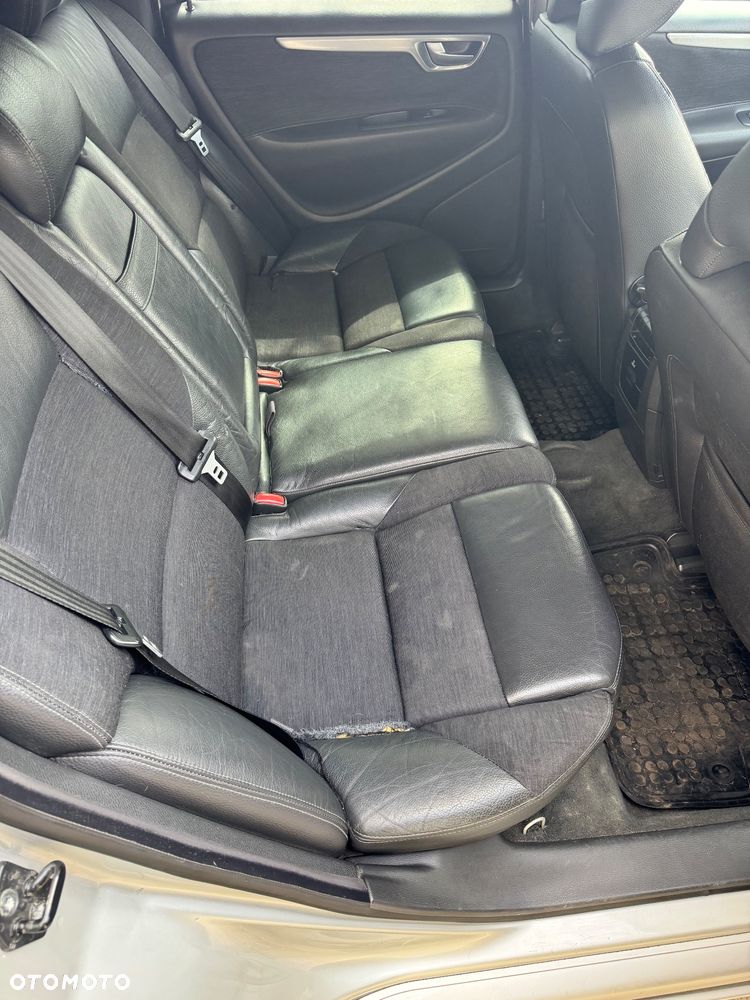 Volvo V70 2.4D5 Momentum - 7