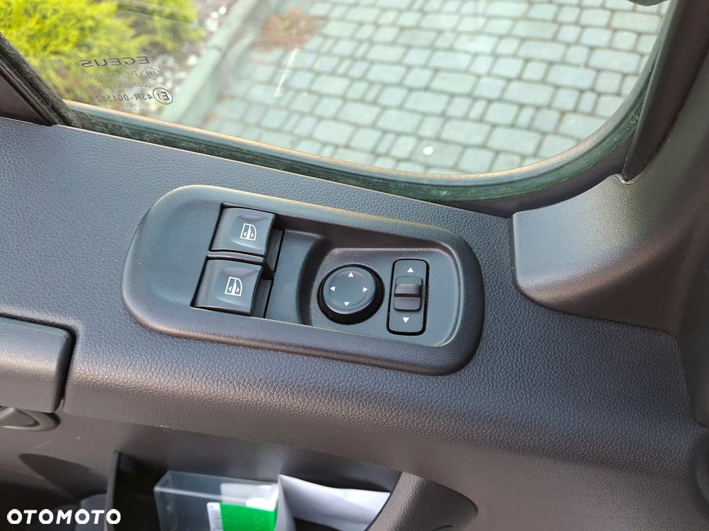 Renault Master 2.3 D 136 KM Salon PL - 29