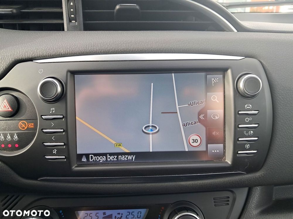 Toyota Yaris Hybrid 100 Dynamic - 23