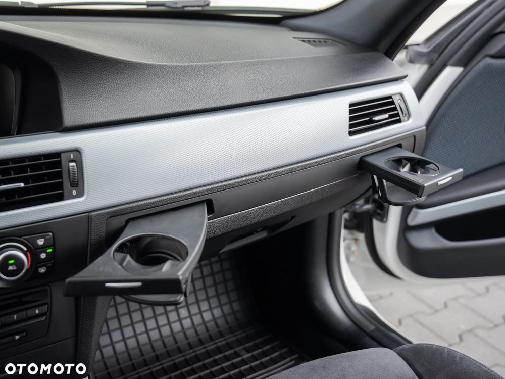 BMW Seria 3 318i Edition Sport - 29