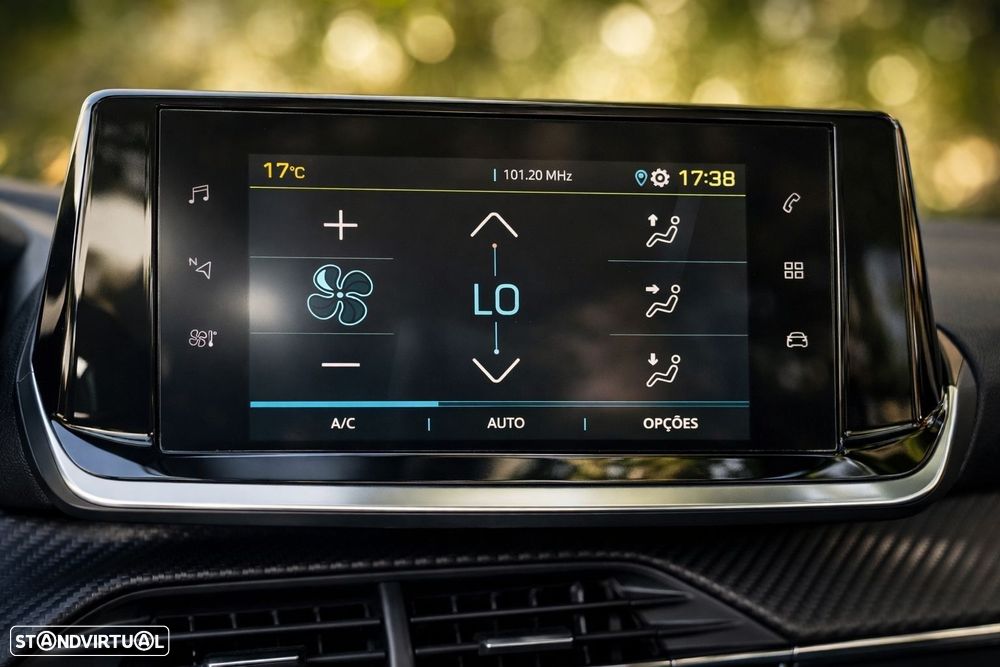 Peugeot e-2008 50 kWh Allure - 11