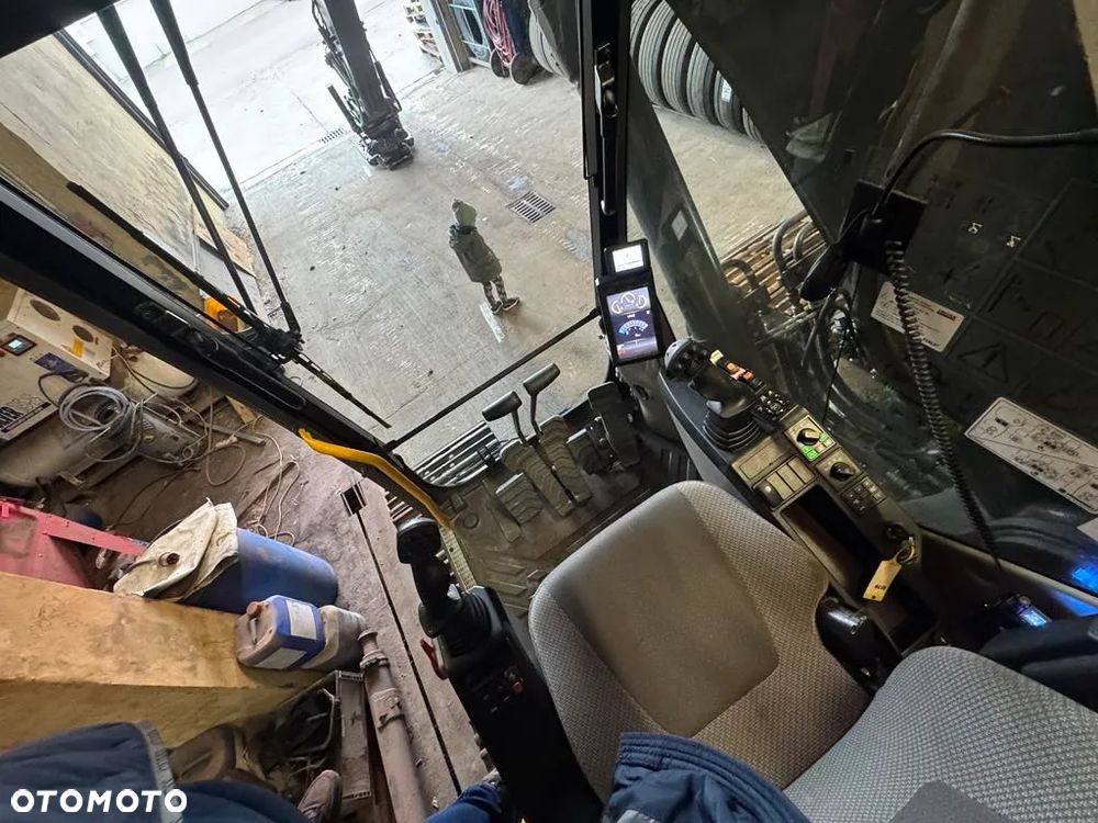 Volvo ec 220 el - 32