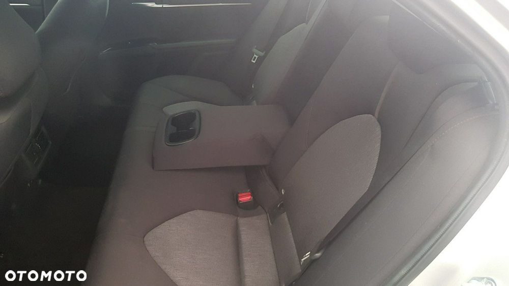 Toyota Camry - 17