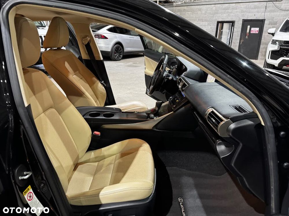 Lexus IS 200t Prestige - 15