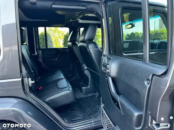 Jeep Wrangler 3.6 Unlim Sahara - 26
