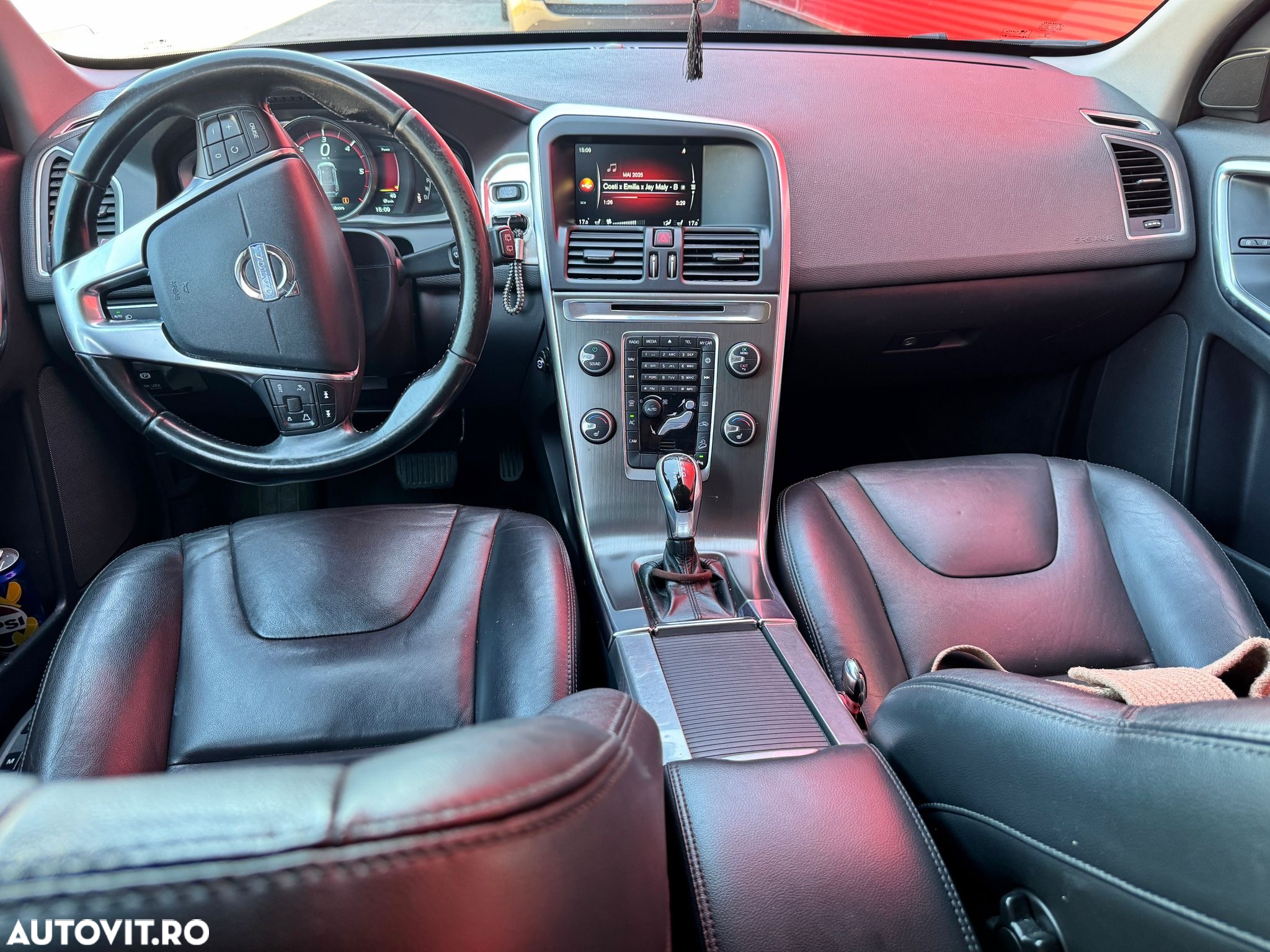 Volvo XC 60 D4AWD R-Design - 8