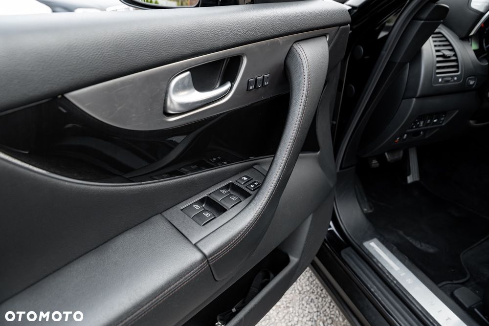 Infiniti QX70 3.7 AWD S - 17