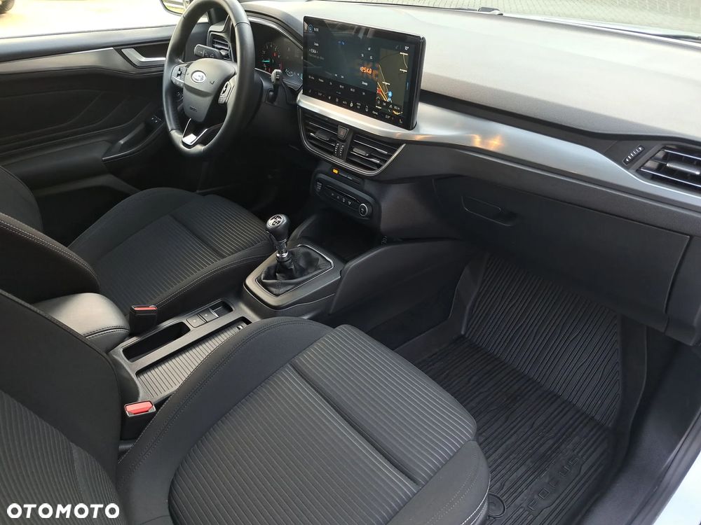 Ford Focus 1.0 EcoBoost Titanium - 24