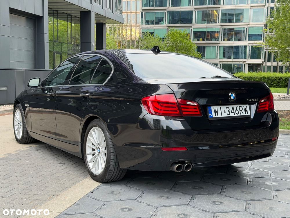 BMW Seria 5 528i xDrive - 8