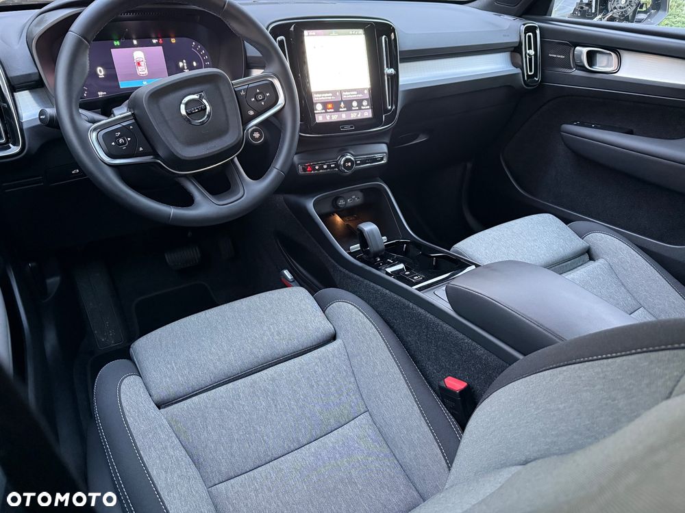Volvo XC 40 B4 B DKG Plus Dark - 24
