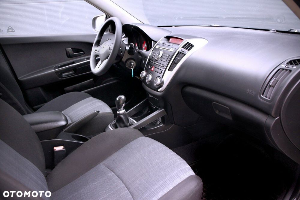 Kia Ceed - 9
