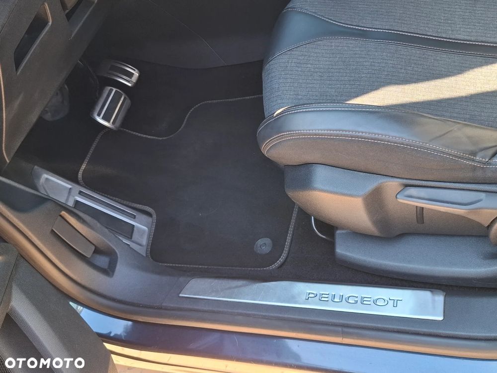 Peugeot 5008 - 24