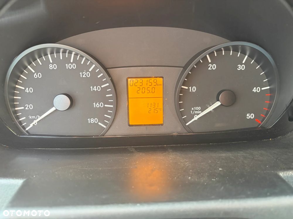 Mercedes-Benz Sprinter - 12