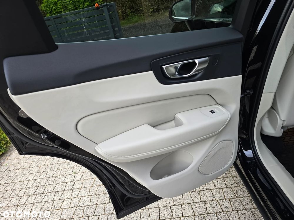 Volvo XC 60 B4 D AWD Plus Bright - 21