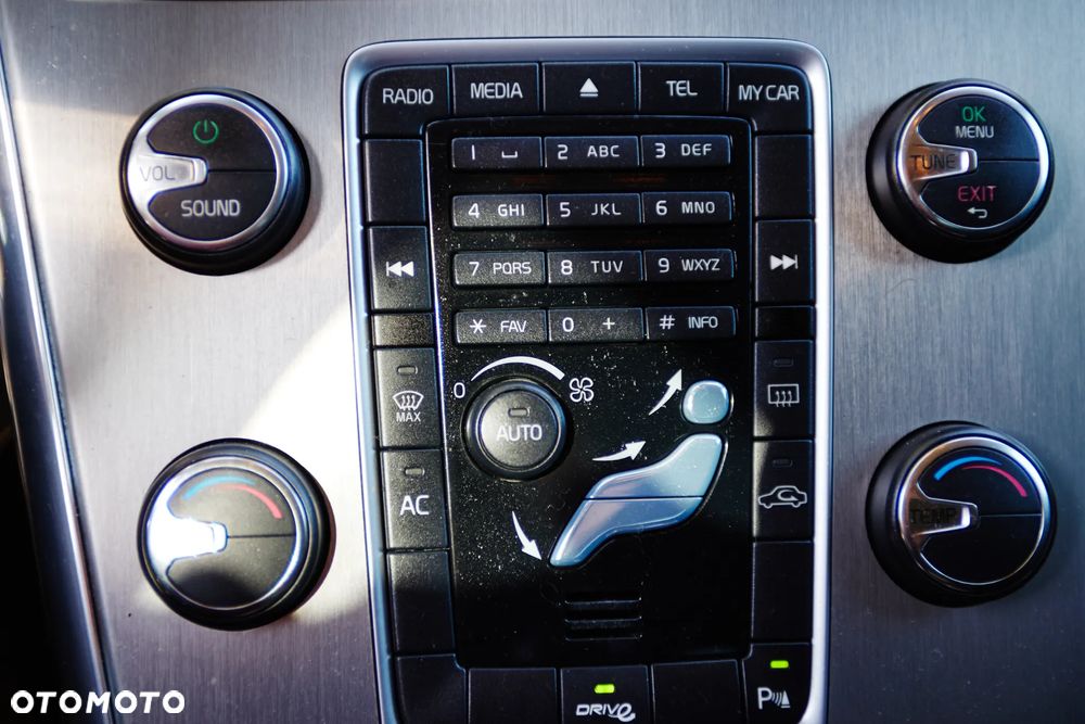 Volvo XC 60 D4 Momentum - 19