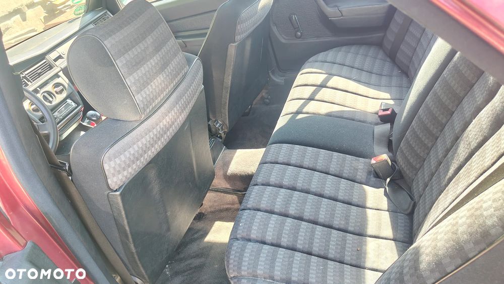Mercedes-Benz W201 (190) - 7