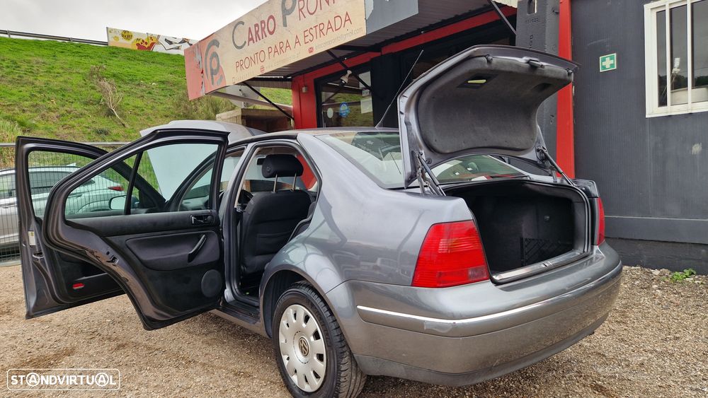 VW Jetta 1.9 TDi Confortine DSG - 31